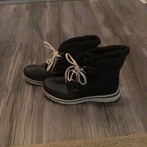 Black snow boots